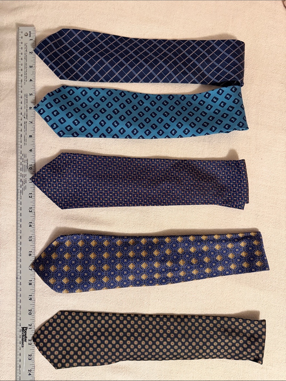 Hickey Freeman Five-Piece Blue and Gold Patterned Silk Tie Set